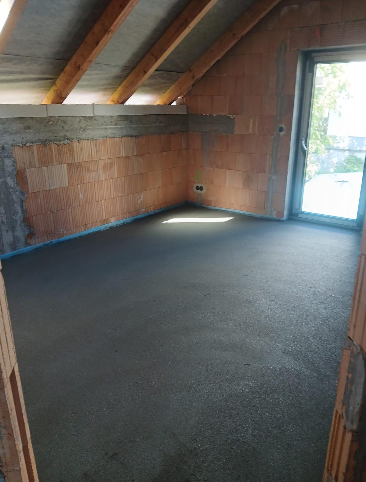 Betonové podlahy BD Velký Osek – cementový potěr s podlahovým vytápěním — betonová podlaha ve Velkém Oseku