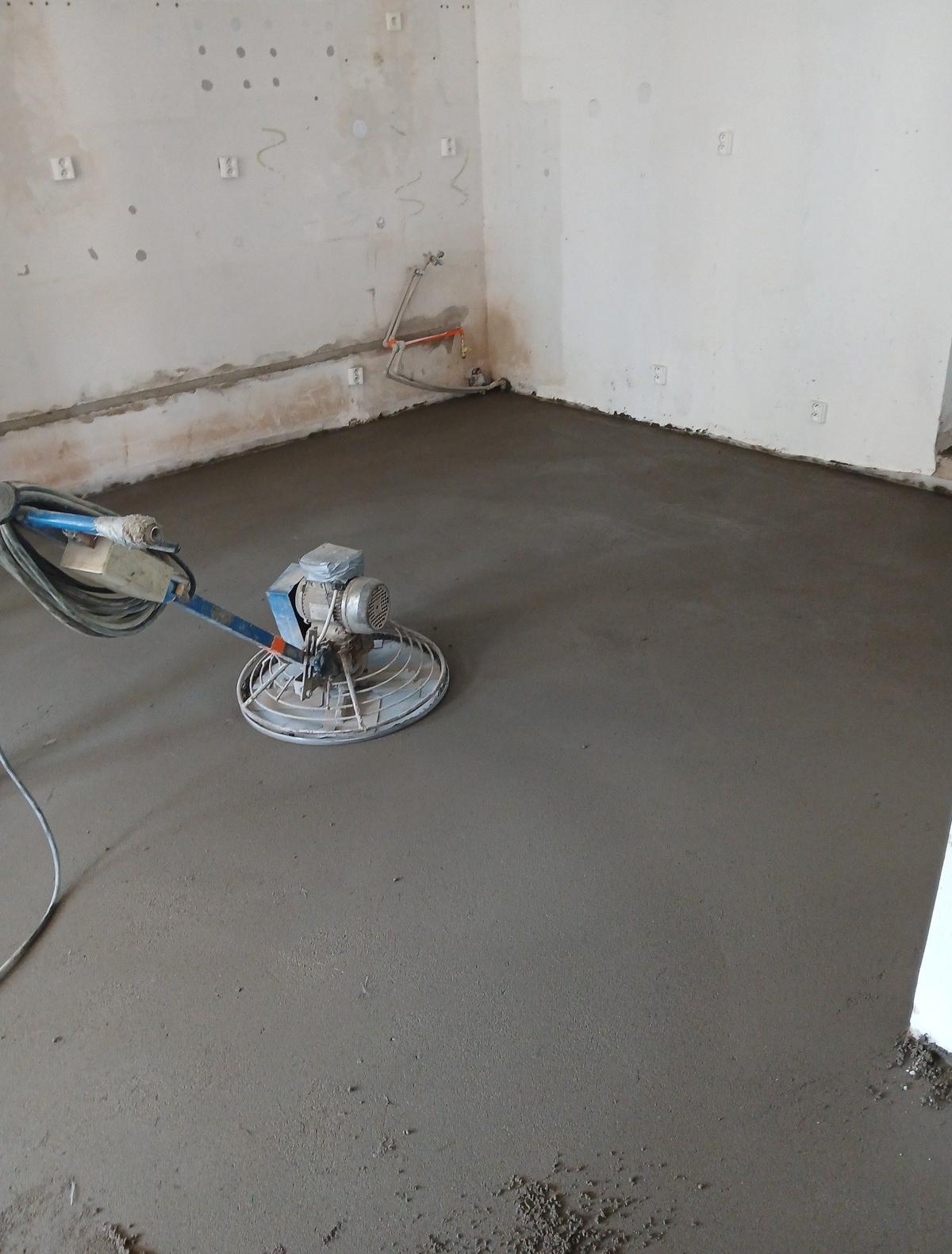 Betonové podlahy – rodinný dům Pečky — betonová podlaha v Pečkách